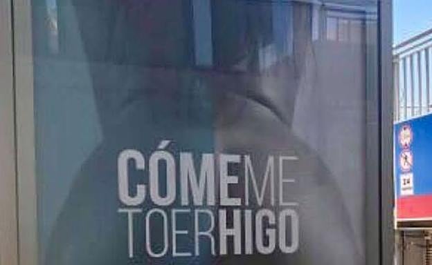 Polémica por un explícito cartel sexista en Torre del Mar
