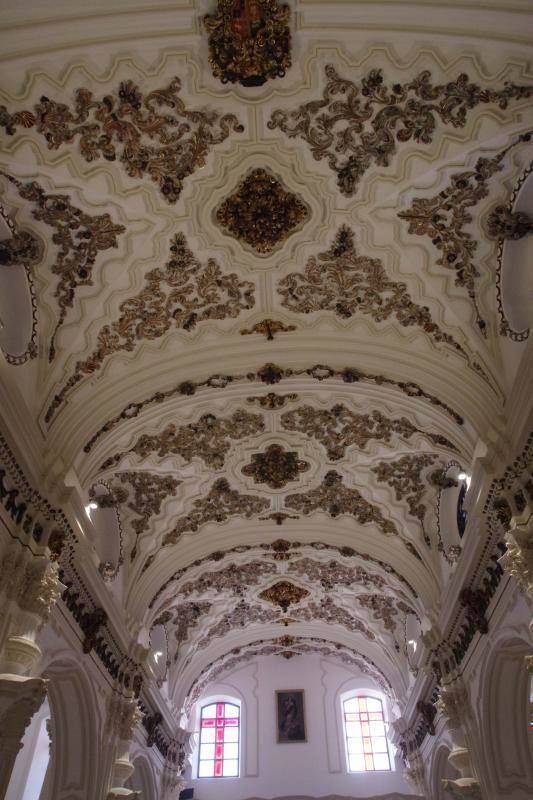 El templo acogió este domingo la primera misa tras los trabajos de reparación de su interior