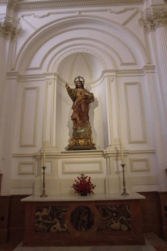 El templo acogió este domingo la primera misa tras los trabajos de reparación de su interior