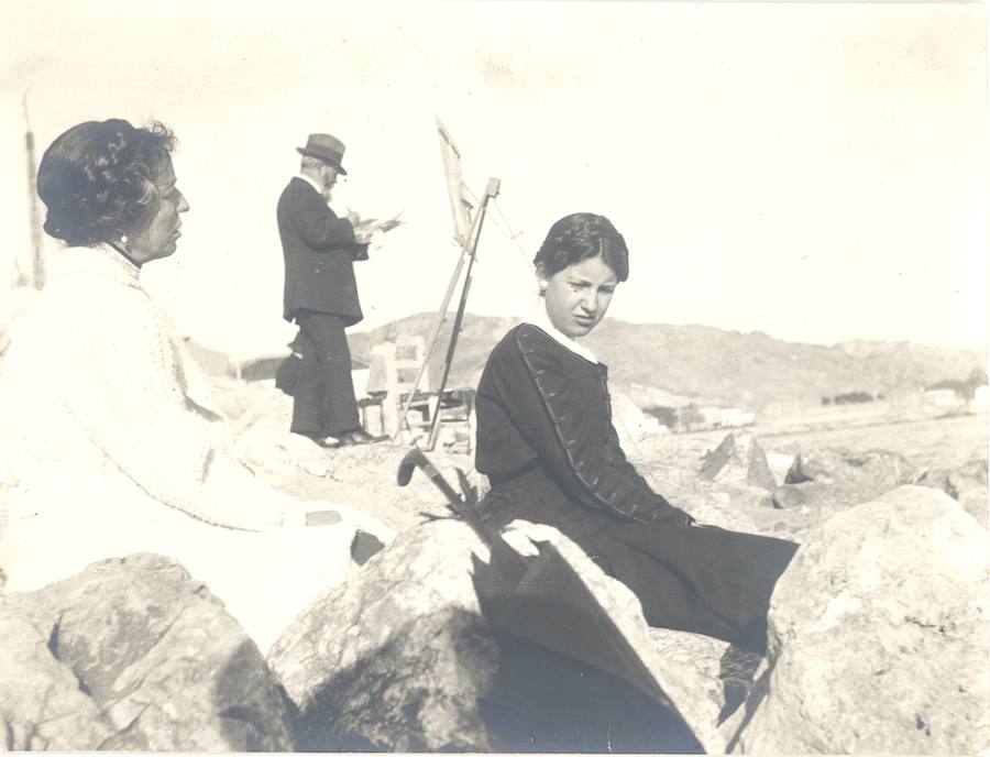 Fotos de Clotilde y Elena, posando para el pintor