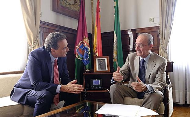 Ortiz y De la Torre, en una imagen de archivo durante una reunión oficial en el Ayuntamiento de Málaga. 