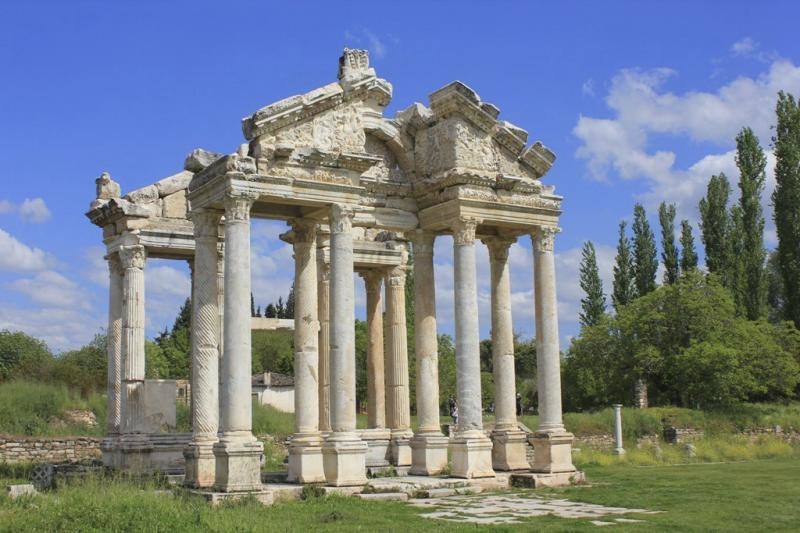 El tetrapilón de Afrodisias en Aydin (Turquía) ha sido declarado nuevo Patrimonio Mundial por los miembros de la 41ª reunión del Comité del Patrimonio Mundial de la UNESCO 