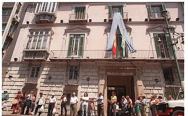 Lazo azul en la Junta. 