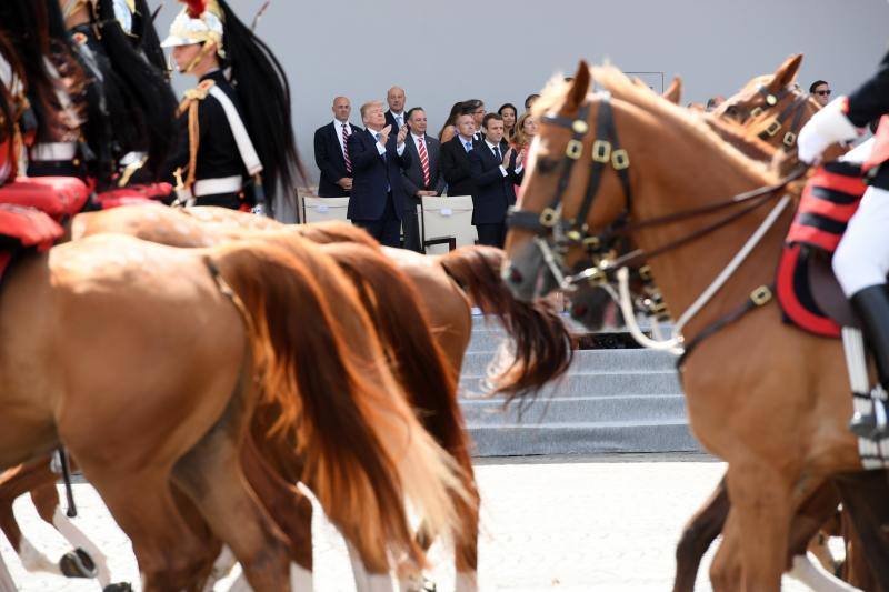 La Fiesta Nacional francesa contó con la asistencia del presidente de los Estados Unidos en conmemoración del centenario de la entrada de Estados Unidos en la Primera Guerra Mundial junto a Francia y al resto de los aliados.