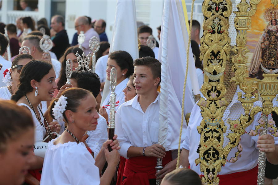 La Virgen del Carmen ya ha comenzado a bendecir el litoral malagueño. La patrona de los marineros recorre en procesión varios barrios de la capital como El Palo y Pedregalejo.