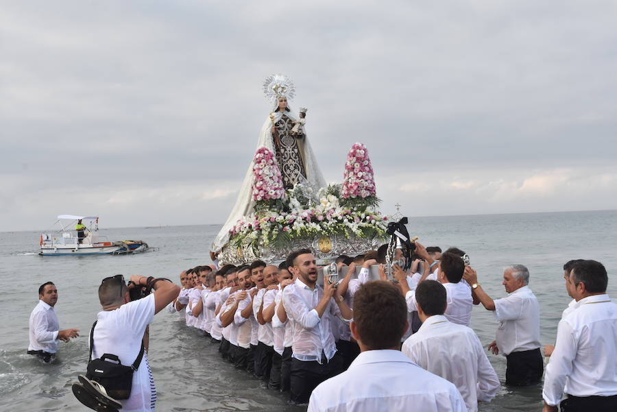 La patrona de los marineros procesiona por Torremolinos, Benalmádena, Fuengirola o Marbella, entre otras localidades de la costa occidental de Málaga. 