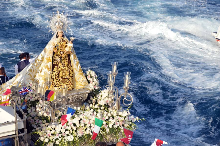 La patrona de los marineros procesiona por Torremolinos, Benalmádena, Fuengirola o Marbella, entre otras localidades de la costa occidental de Málaga. 
