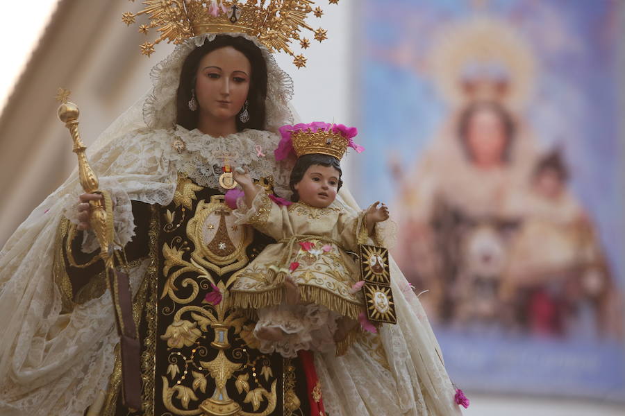 La patrona de los marineros procesiona por Torremolinos, Benalmádena, Fuengirola o Marbella, entre otras localidades de la costa occidental de Málaga. 