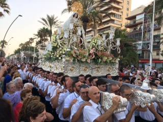 La patrona de los marineros procesiona por Torremolinos, Benalmádena, Fuengirola o Marbella, entre otras localidades de la costa occidental de Málaga. 