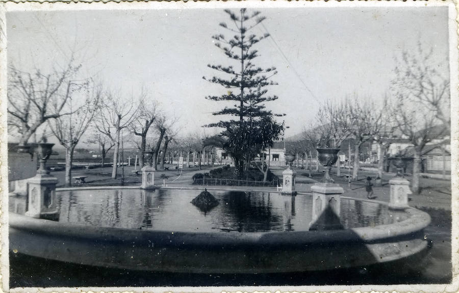 Un antiguo empleado de banca atesora momentos, lugares y personajes claves de la historia de Marbella desde finales del siglo XIX hasta nuestros días en un fondo compuesto por más de 40.000 fotos