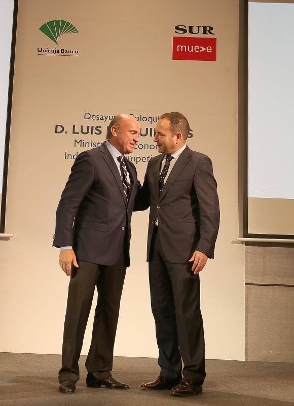 El ministro de Economía, Industria y Competitividad, Luis de Guindos, repasó el estado de la economía española en un desayuno coloquio organizado por SUR y Unicaja Banco.