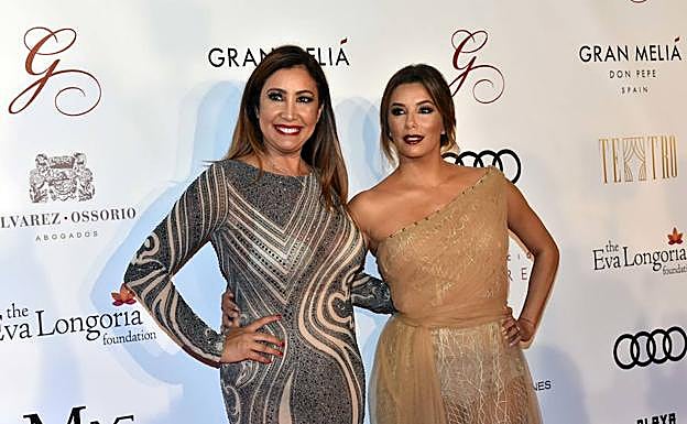 Imagen principal - Bravo y Longoria posan en la alfombra roja. Abajo, a la izquierda, Amaury Nolasco y Lorena Bernal, los presentadores. A la derecha, Nuria Fergó.