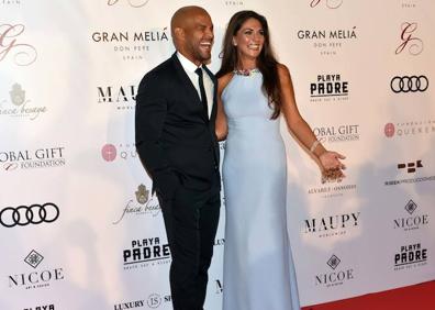 Imagen secundaria 1 - Bravo y Longoria posan en la alfombra roja. Abajo, a la izquierda, Amaury Nolasco y Lorena Bernal, los presentadores. A la derecha, Nuria Fergó.