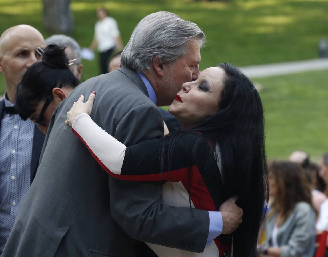 El mundo de la cultura se rinde al diseñador