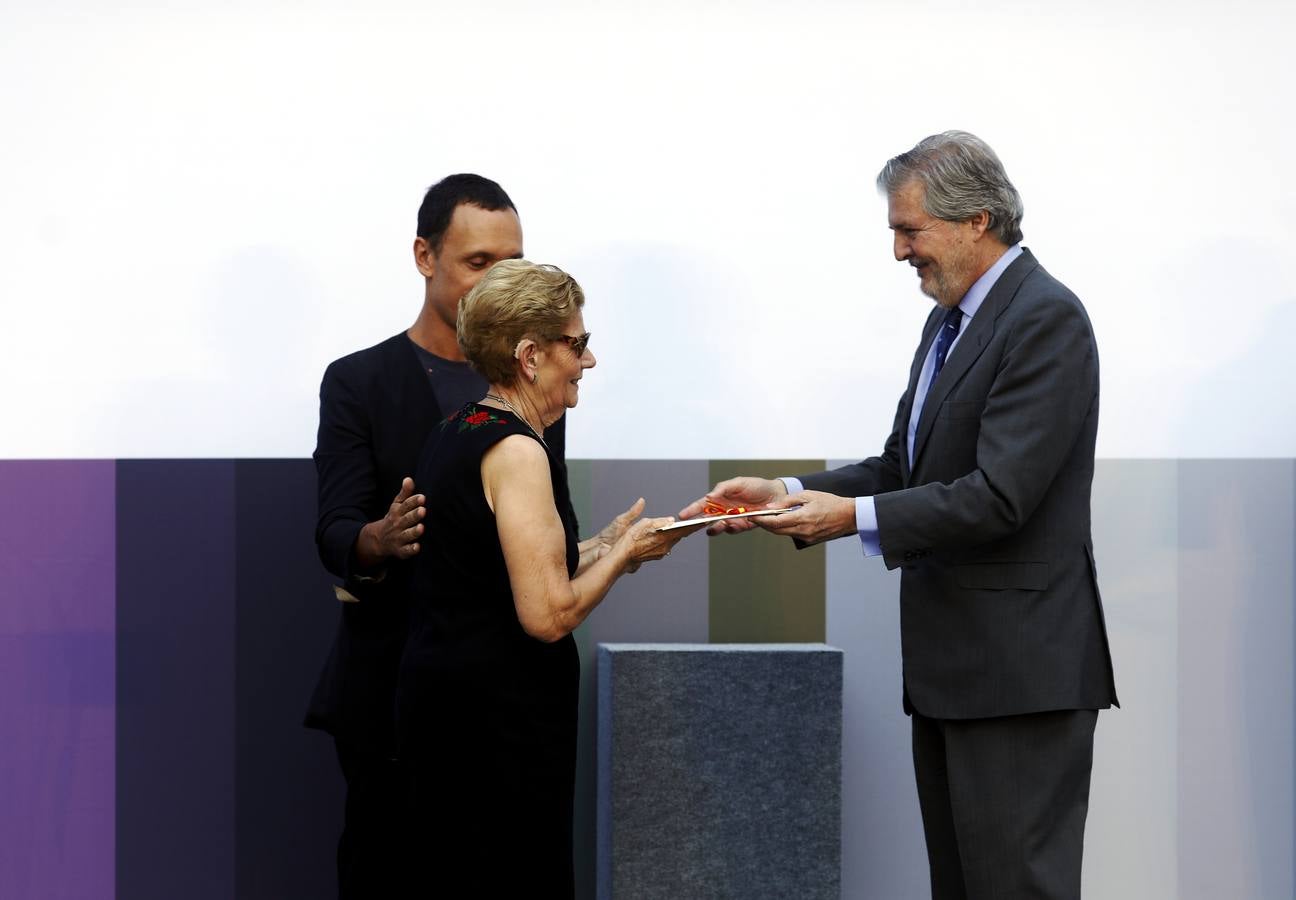 El mundo de la cultura se rinde al diseñador