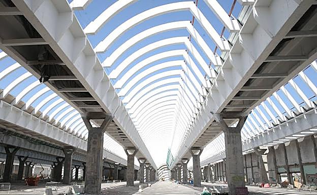 El proyecto incluye la renovación de la cubierta sobre las cerchas curvas 