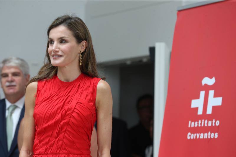 La monarca ha acudido a la apertura oficial del encuentro de los directores del instituto Cervantes en el Museo Ruso 
