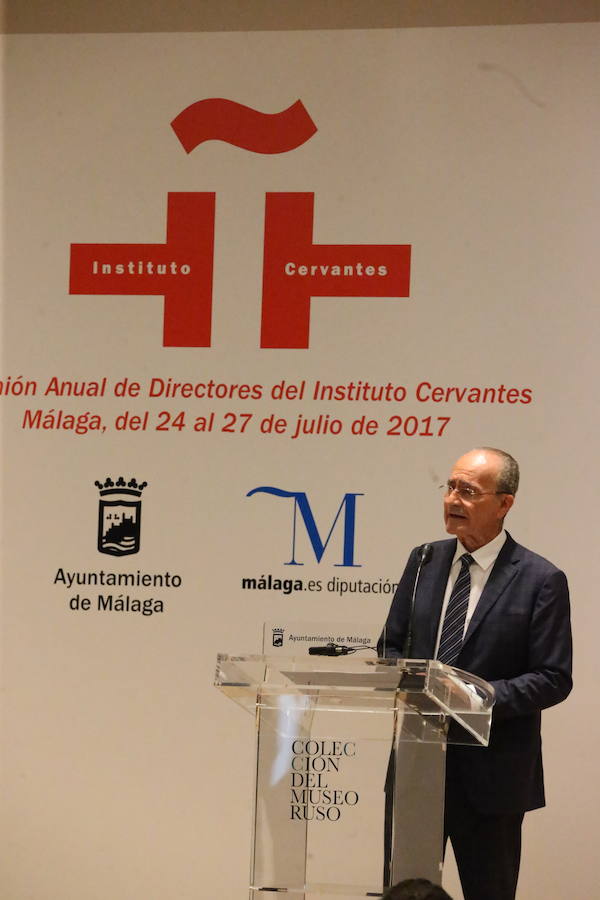 La monarca ha acudido a la apertura oficial del encuentro de los directores del instituto Cervantes en el Museo Ruso 