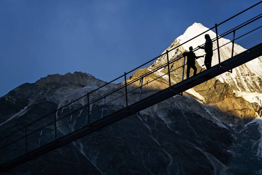 La inauguración del puente colgante peatonal más grande del mundo fue el pasado 29 de julio, con una longitud de 494m. El puente está situado en el Europaweg que conecta las localidades de Zermatt y Graechen.