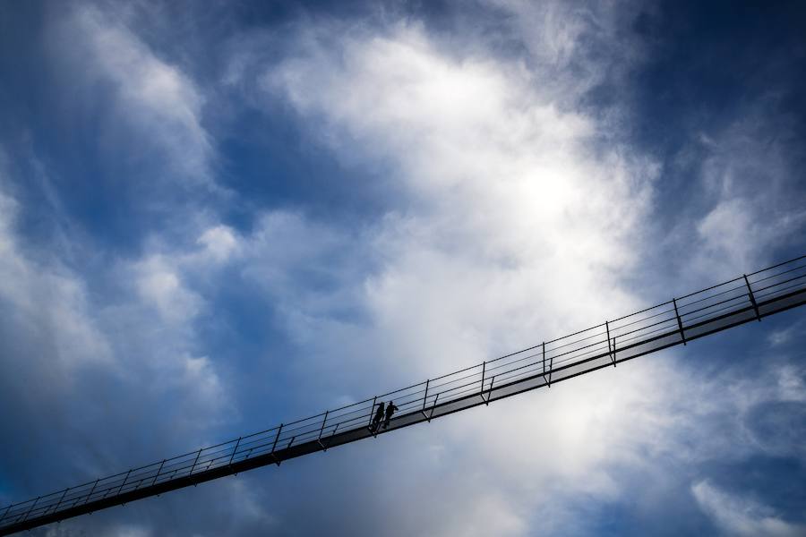 La inauguración del puente colgante peatonal más grande del mundo fue el pasado 29 de julio, con una longitud de 494m. El puente está situado en el Europaweg que conecta las localidades de Zermatt y Graechen.