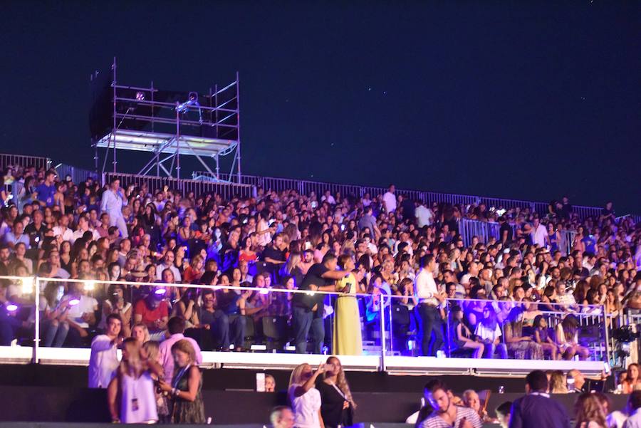 El cantante puertorriqueño Luis Fonsi bañó de amor y baile la cantera de Nagüeles en el concierto que ofreció en el auditorio del festival Starlite, lleno hasta la bandera para disfrutar al intérprete de la canción que desde hace meses suena en todo el mundo. No fue, sin embargo ‘Despacito’ el tema que abrió la velada. 