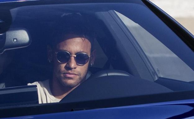 Neymar, a su llegada a la Ciudad Deportiva.