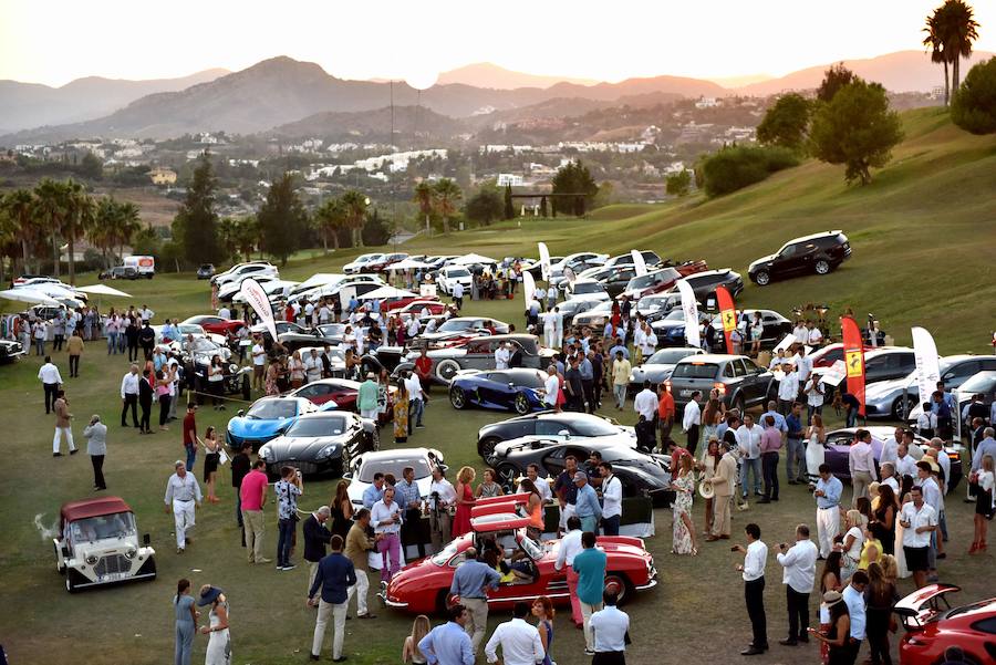 Coches de 2,3 millones de euros, el Mercedes ‘alas de gaviota’ de John Wayne o el Hispano-Suiza que encargó Alfonso XIII se dieron cita en el evento que Autobello celebró en Magna Marbella Golf.