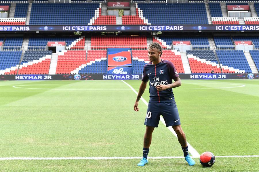 El futbolista brasileño ha causado gran expectación en su llegada a París para formar parte de la plantilla del PSG.