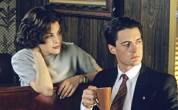 Sherilyn Fenn y Kyle MacLachlan en una escena de la serie ‘Twin Peaks’. 