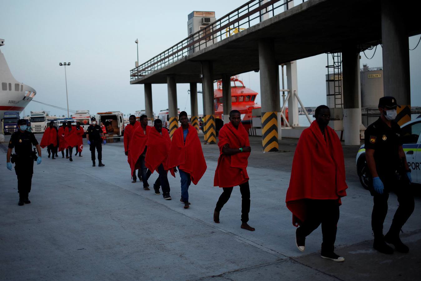 53 personas fueron localizadoas a bordo de una embarcación a 14 millas al sur de Benajarafe