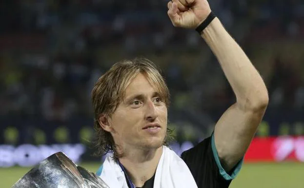 Luka Modric, con el título de la Supercopa de Europa. 