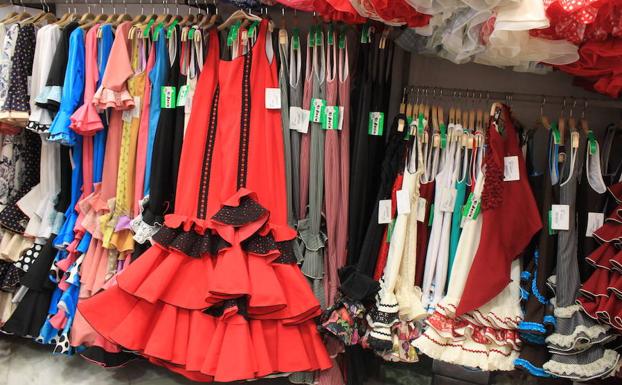 Vestido liso de color rojo de la tienda El Rocio