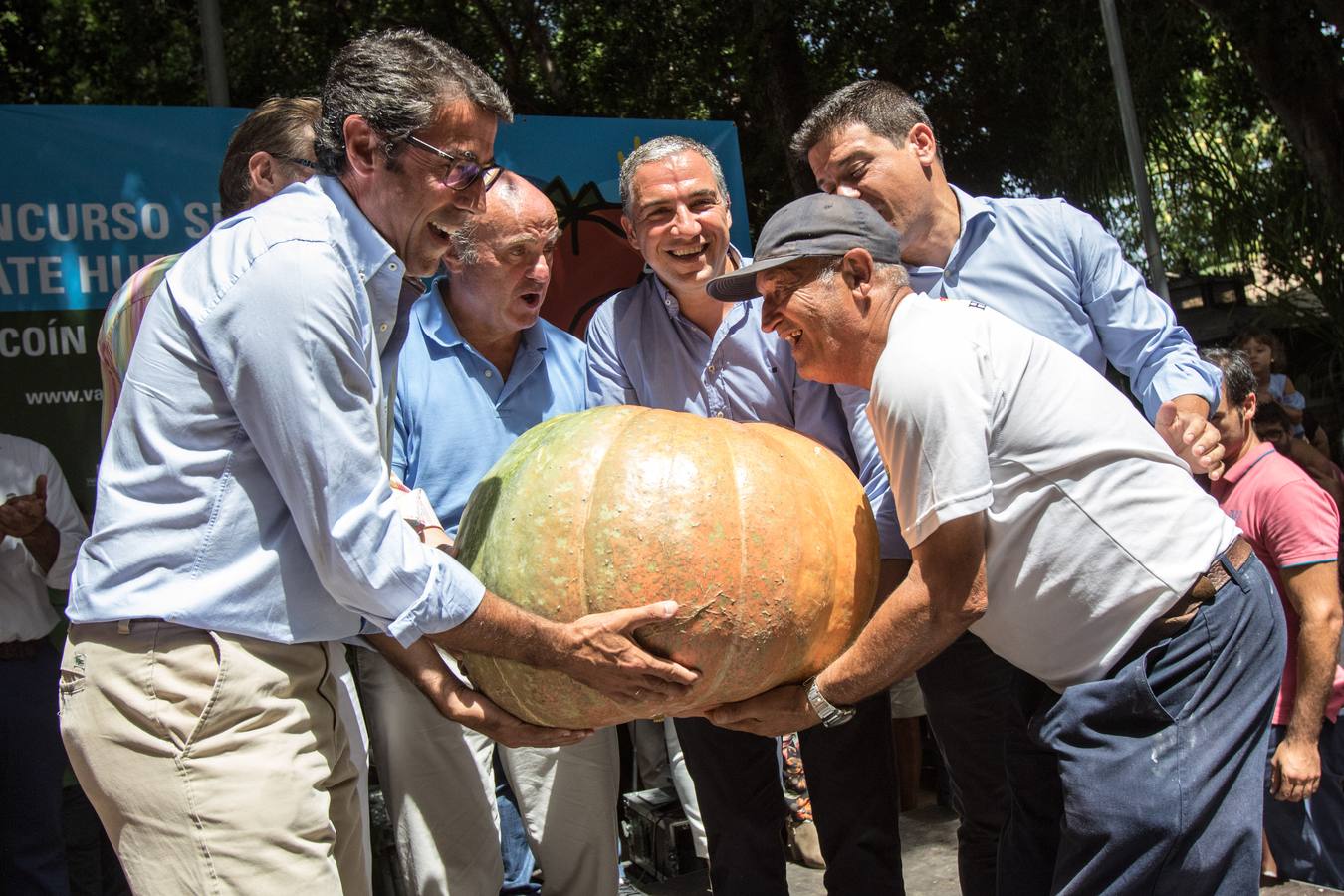 Pepe Cobos de El Pimpi se ha hecho un año más con las hortalizas más valoradas de la provincia tras una frenética puja