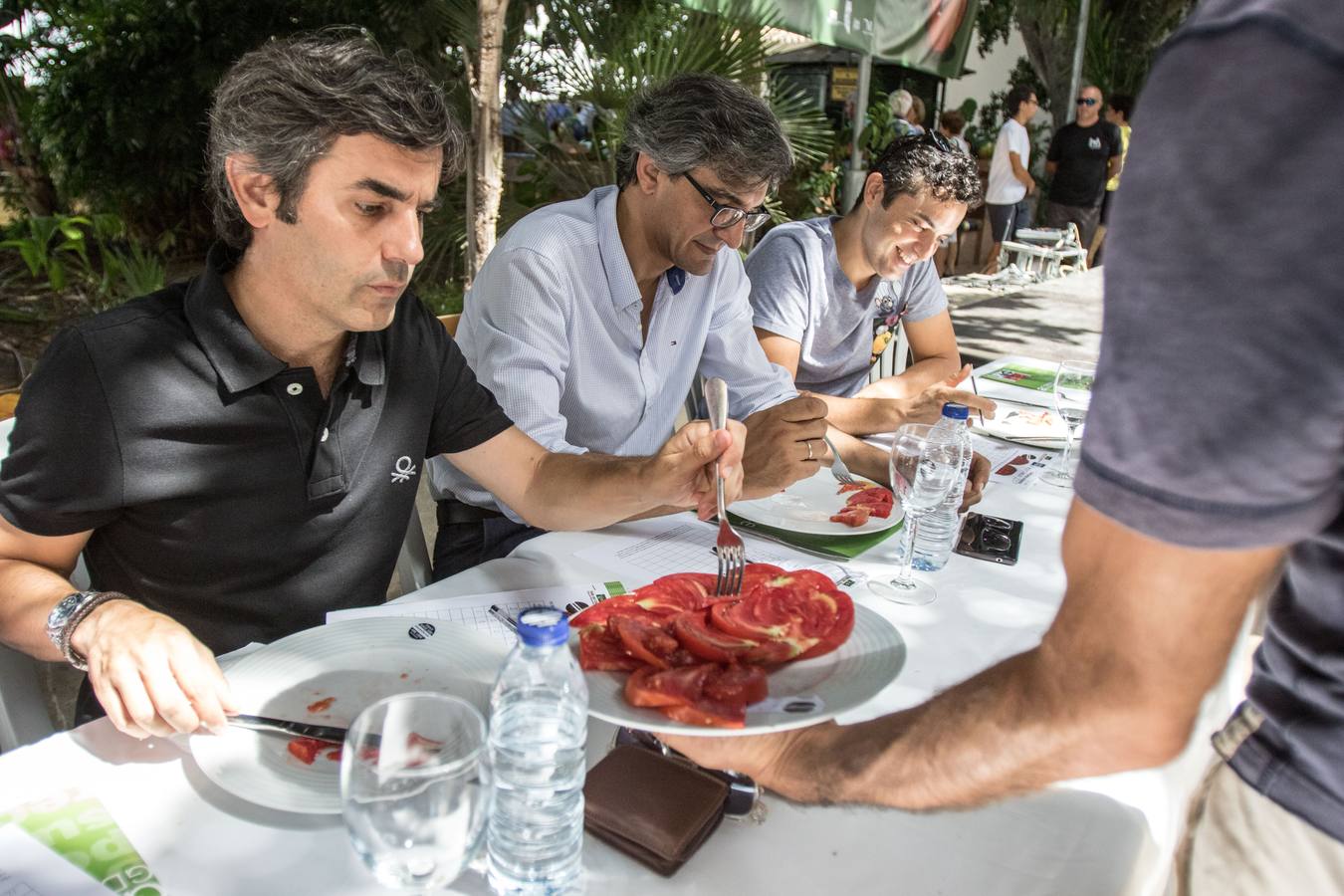 Pepe Cobos de El Pimpi se ha hecho un año más con las hortalizas más valoradas de la provincia tras una frenética puja