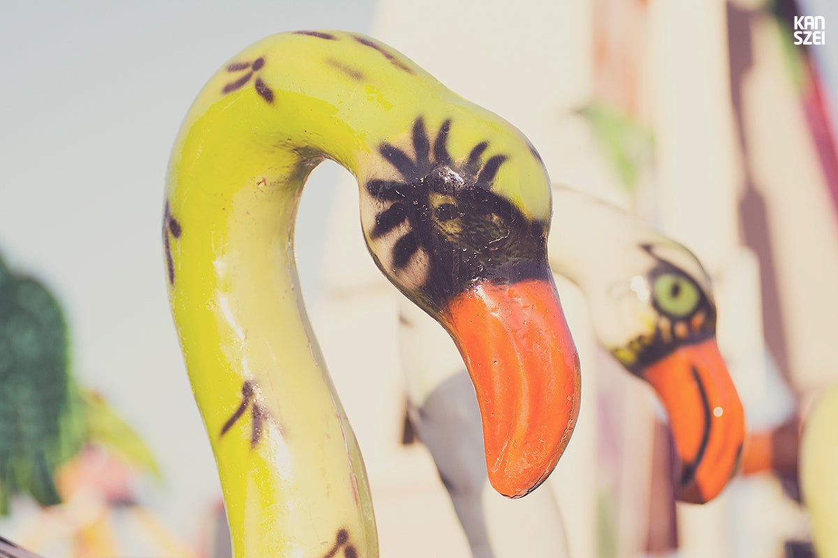 «Fauna y otras crituras podría llamarse el Fair: The Awakening de este año 2014. Una colección monográfica de peculiares animales y seres de fibra de vidrio, espectadores del desfile de personas que llenan nuestra feria. Al alba, sólo son pacientes guardianas de atracciones esperando que caiga la noche, para volverse animadas. Espero que os guste este zoo tan particular»