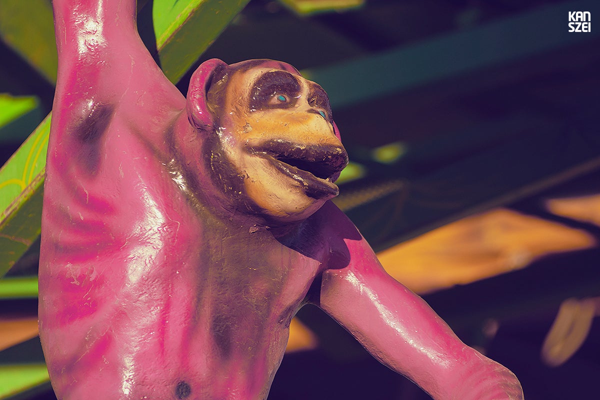 «Fauna y otras crituras podría llamarse el Fair: The Awakening de este año 2014. Una colección monográfica de peculiares animales y seres de fibra de vidrio, espectadores del desfile de personas que llenan nuestra feria. Al alba, sólo son pacientes guardianas de atracciones esperando que caiga la noche, para volverse animadas. Espero que os guste este zoo tan particular»