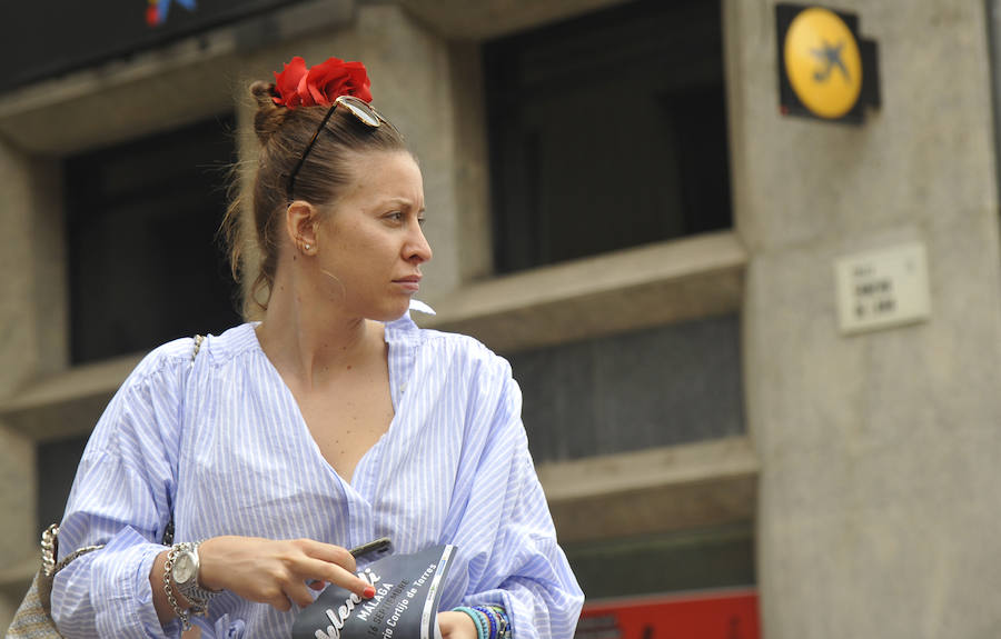 La Feria del Centro no cesa y numerosos grupos animan musicalmente las principales vías de la zona en este miércoles.