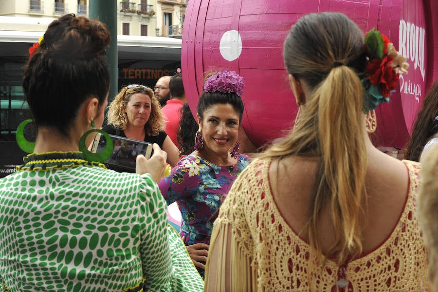 La Feria del Centro no cesa y numerosos grupos animan musicalmente las principales vías de la zona en este miércoles.