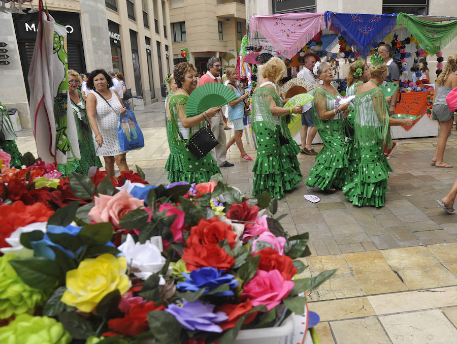 La Feria del Centro no cesa y numerosos grupos animan musicalmente las principales vías de la zona en este miércoles.