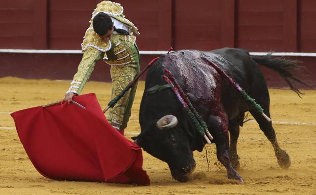 La pureza del toreo de Ureña conquista Málaga