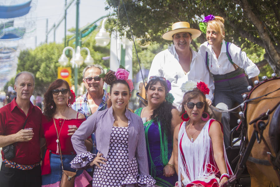 Los caballos siguen protagonizando las imágenes de este jueves en el Real del Cortijo de Torres.