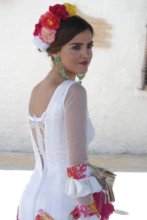 Numerosos malagueños y visitantes no han perdido la oportunidad de acudir al Cortijo de Torres, que ya se prepara para los últimos días de la Feria de Málaga.