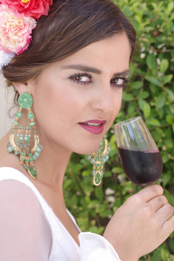 Numerosos malagueños y visitantes no han perdido la oportunidad de acudir al Cortijo de Torres, que ya se prepara para los últimos días de la Feria de Málaga.