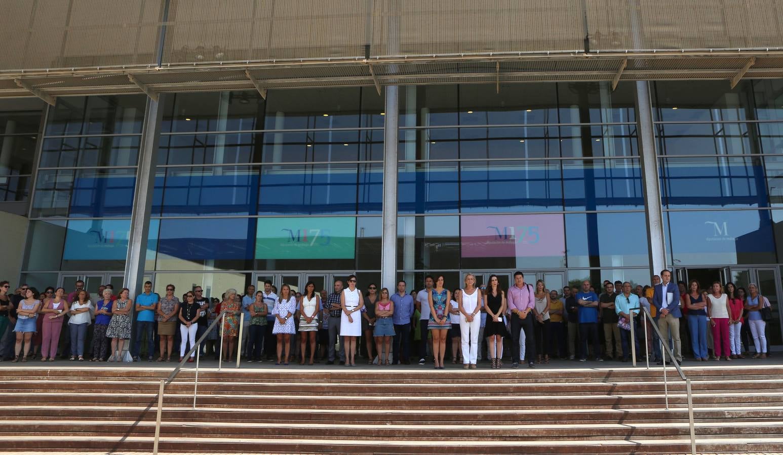 Miembros de la corporación de la Diputación Provincial y trabajadores de la institución supramunicipal. 