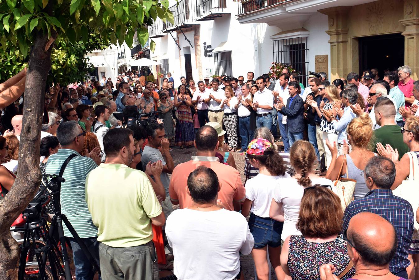Concentración en las puertas del Ayuntamiento de Marbella.