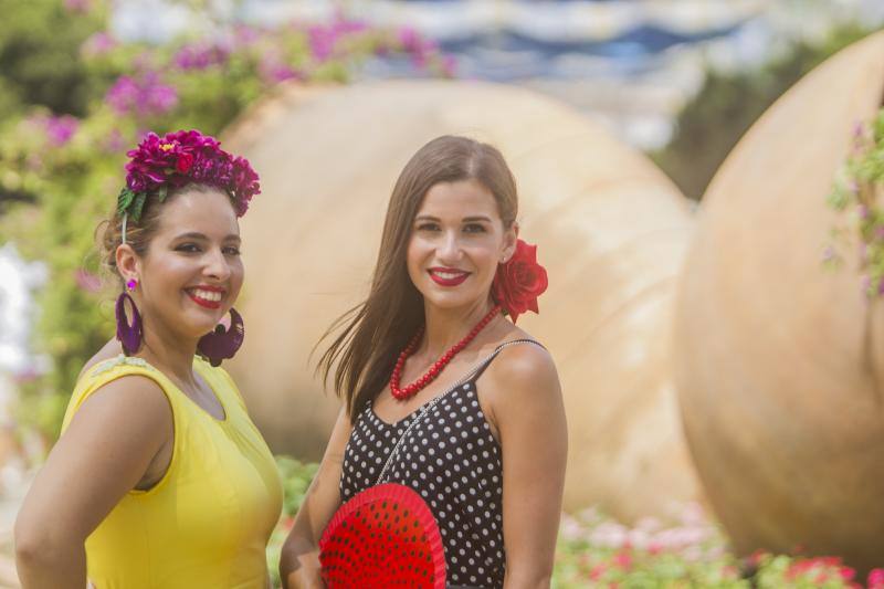 Miles de personas disfrutan del sábado en el recinto de Cortijo de Torres de día