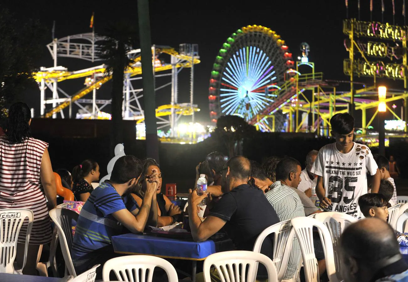 Las mejores fotos del viernes noche en el Real de la Feria de Málaga