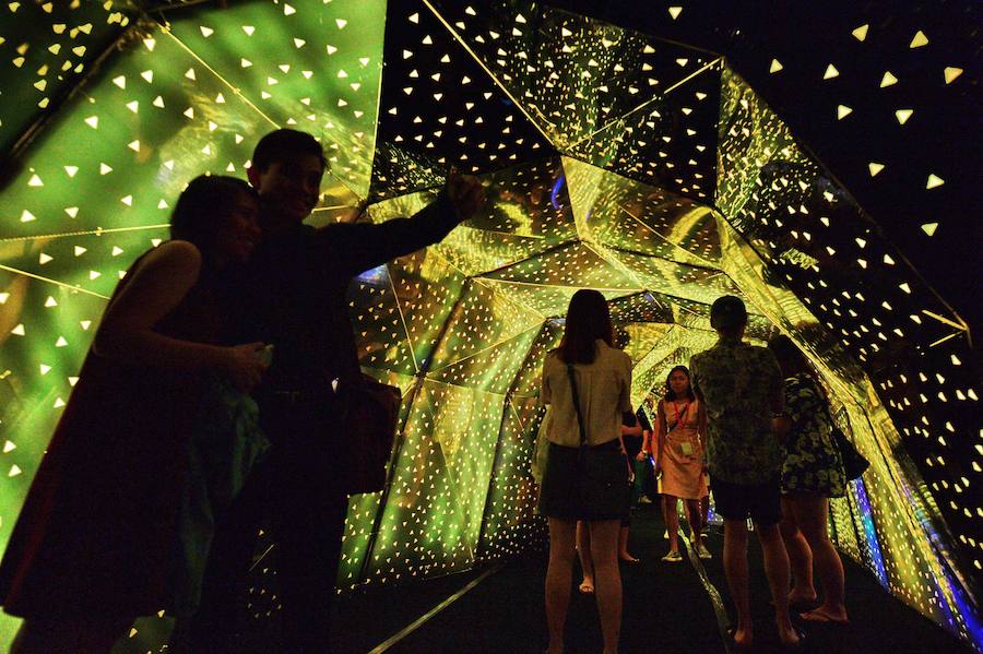 El evento más famoso del mes de agosto que reune a miles de personas en las calles del centro de la ciudad. Espectáculos y decorados de luces llamativas durante todo el fin de semana