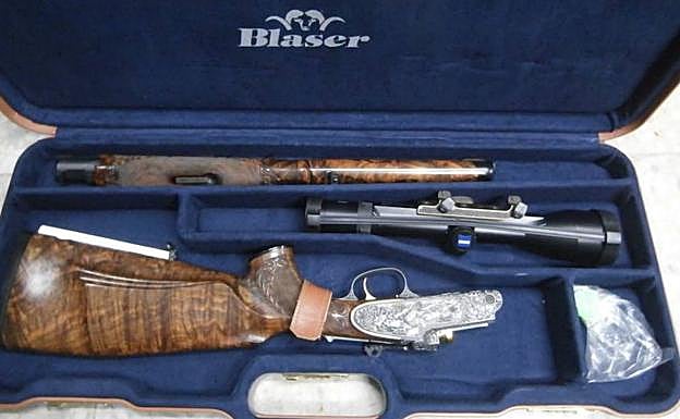 Un tribunal autoriza la venta por 10.700 euros de un rifle de Juan Antonio Roca