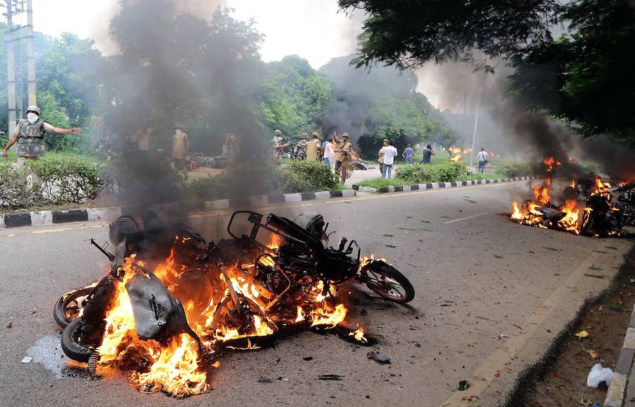 Los miles de seguidores del polémico gurú indio Rahim Singh desataron el caos en el norte del país tras conocer hoy la condena por violación a su líder espiritual, protagonizando unos disturbios que se han saldado con una treintena de muertos, 250 heridos y un millar de detenidos.